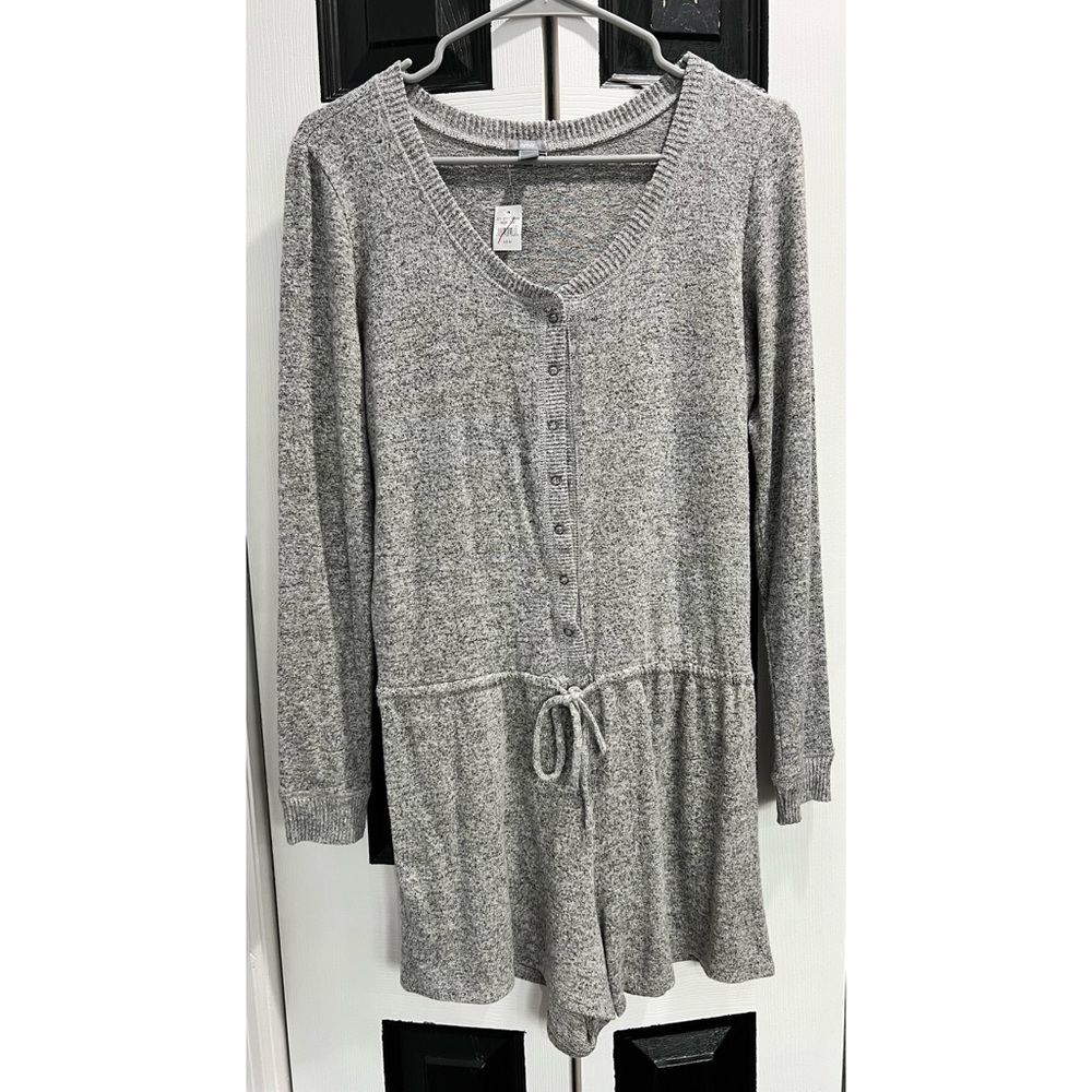 Brand:Aerie          Size:M        Color:grey